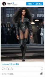 元祖スーパーモデルのナオミ・キャンベル、レースアップのレザーボディスーツでランウェイを魅了※「DR. Naomi Campbell」インスタグラム