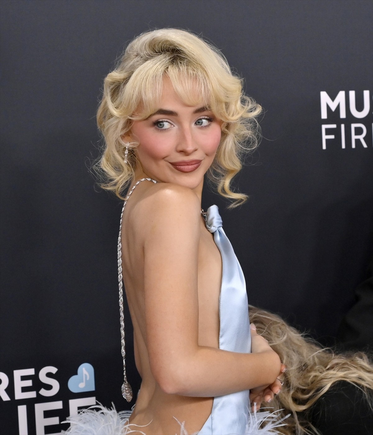 ＜グラミー賞＞テイラー・スウィフトからカニエ・ウェスト妻の衝撃ヌーディドレスまで　注目ルックを振り返り！