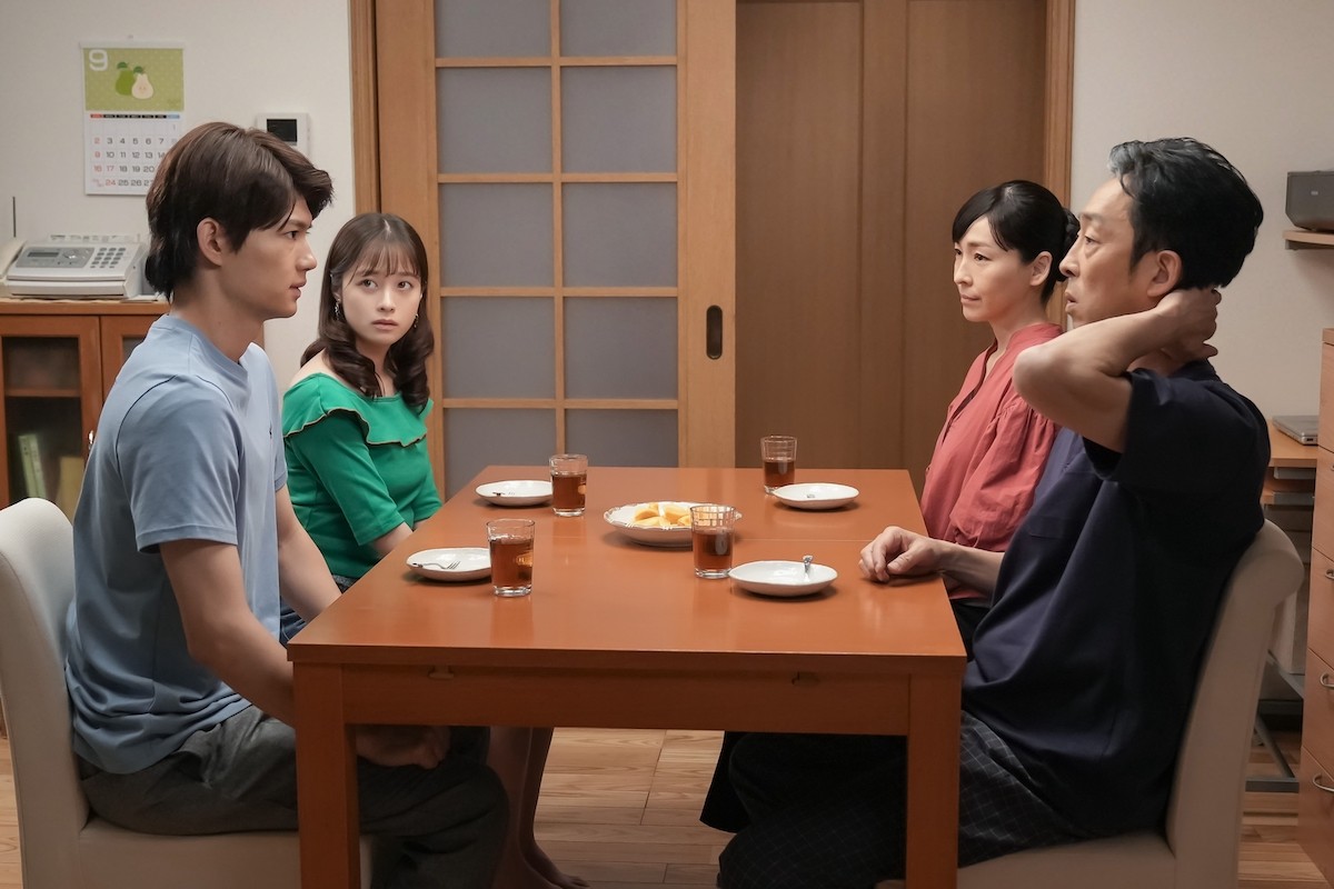 『おむすび』「い〜っ！」“愛子”麻生久美子、突然のメッセージに絶叫　ネットは心配「怪しい」「詐欺？」