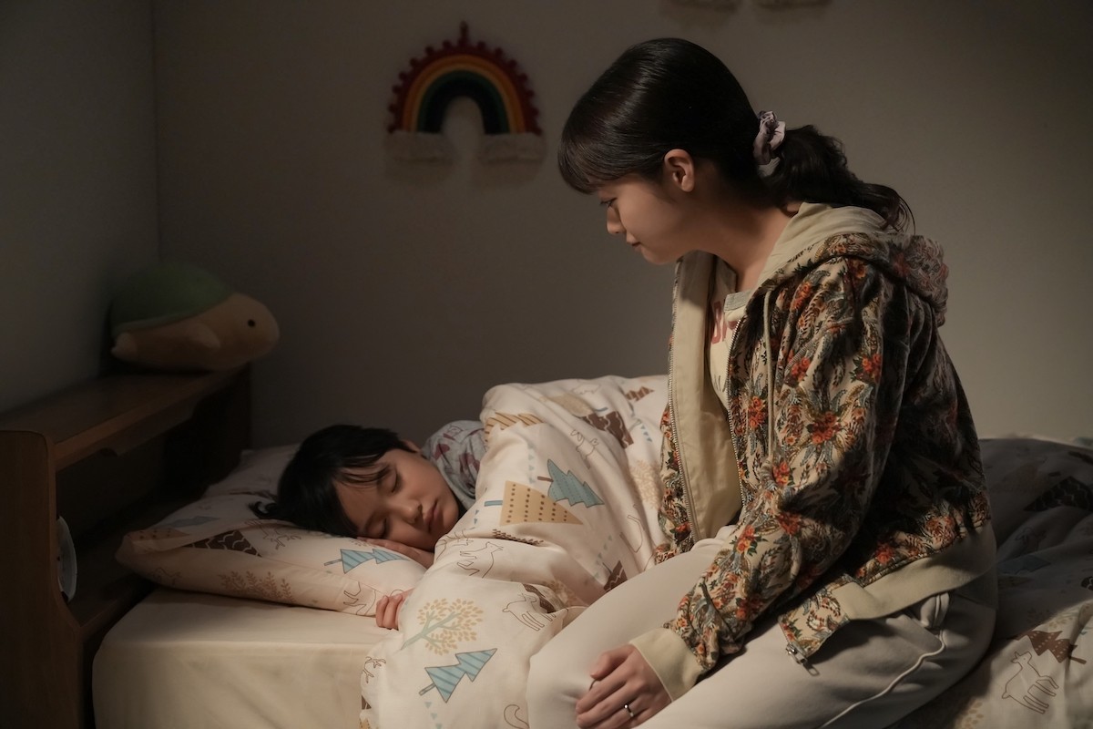 明日の『おむすび』“結”橋本環奈、母“愛子”麻生久美子が男性と歩いていたことを知る