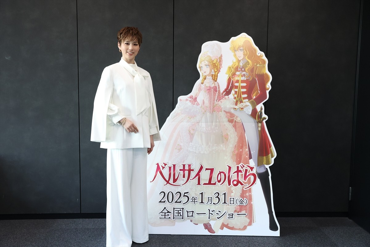 劇場アニメ『ベルサイユのばら』マリー・アントワネット＆フェルゼン歌唱映像解禁　元宝塚雪組トップ・彩風咲奈のインタビューも到着