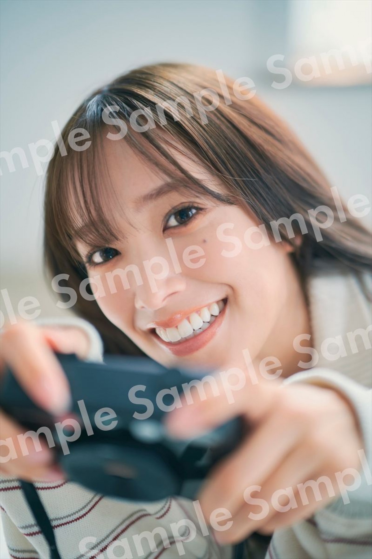 日向坂46・佐々木久美、1st写真集の購入特典絵柄全15種が一挙に大公開！　等身大の魅力がギュッ