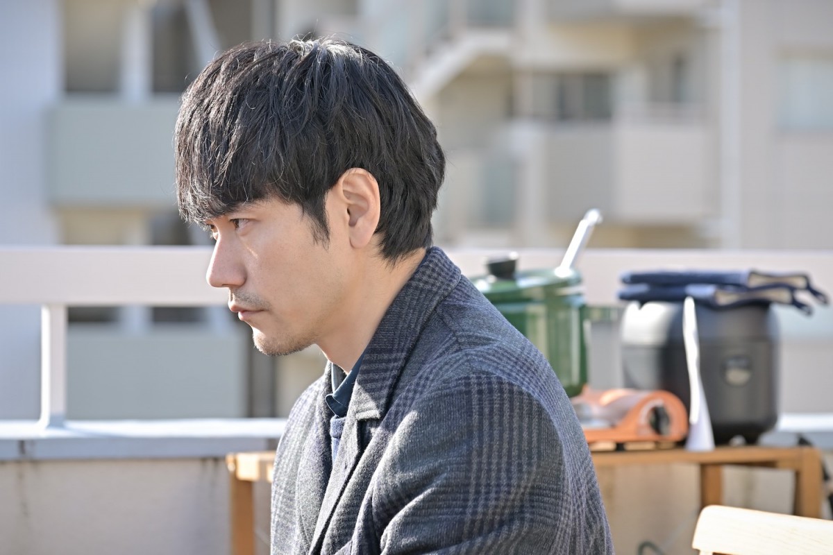 『クジャクのダンス、誰が見た？』謎のカラビナ男が第1話に続いて登場　ネット騒然「何者！？」「やけにイケボ」