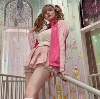 ミシャ、全身ショット　※「ミシャ」インスタグラム