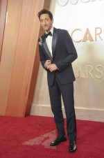 エイドリアン・ブロディ、恋人に嚙んだガムを食べさせる！？　アカデミー賞受賞スピーチ前に