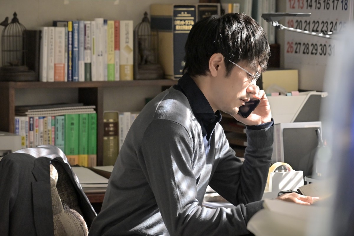 『クジャクのダンス、誰が見た？』第8話　“心麦”広瀬すず、刑事“赤沢”藤本隆宏に事件の見直しを求める