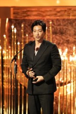 大沢たかお、第48回日本アカデミー賞授賞式で最優秀助演男優賞を受賞