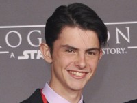 マイケル・ダグラス＆キャサリン・ゼタ＝ジョーンズのイケメン息子が映画デビュー！