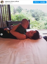 中村仁美、息子との過去ショット　※「中村仁美」インスタグラム