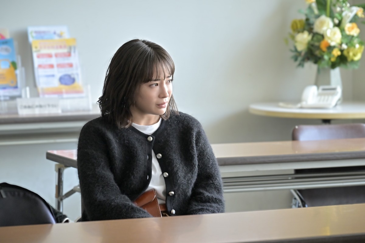 『クジャクのダンス、誰が見た？』第8話　“心麦”広瀬すず、刑事“赤沢”藤本隆宏に事件の見直しを求める