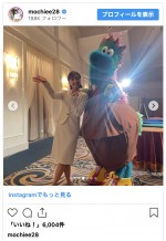 望月理惠、球団マスコットとの記念ショットを公開　※「望月理惠」インスタグラム