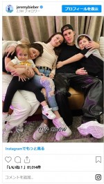 ジャスティン・ビーバー、幼い弟＆妹たちとポーズ　インポスター症候群匂わせ後に投稿※「Jeremy Bieber」インスタグラム
