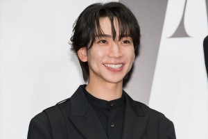 舞台『IMPACT』製作発表記者会見に出席した鈴木大河