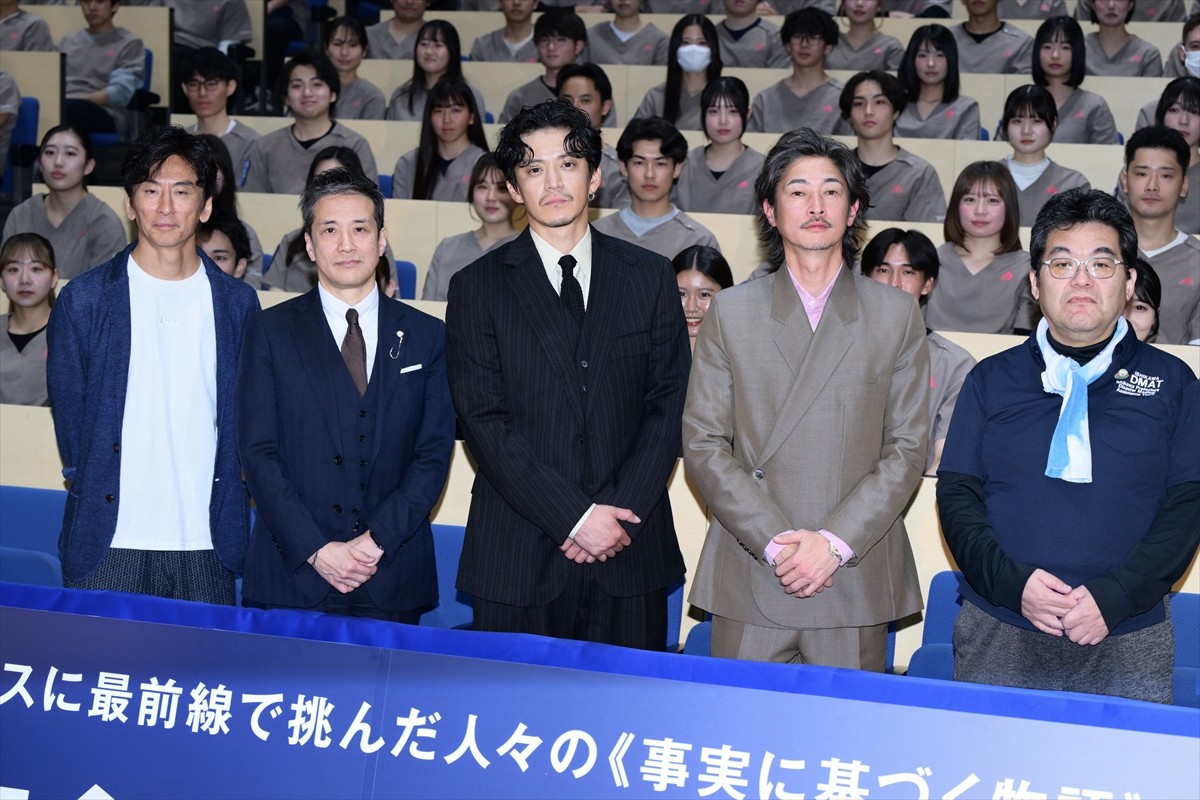 小栗旬、映画『フロントライン』撮影を回想　窪塚洋介は医療学科の学生にエール「一緒に頑張りましょう」