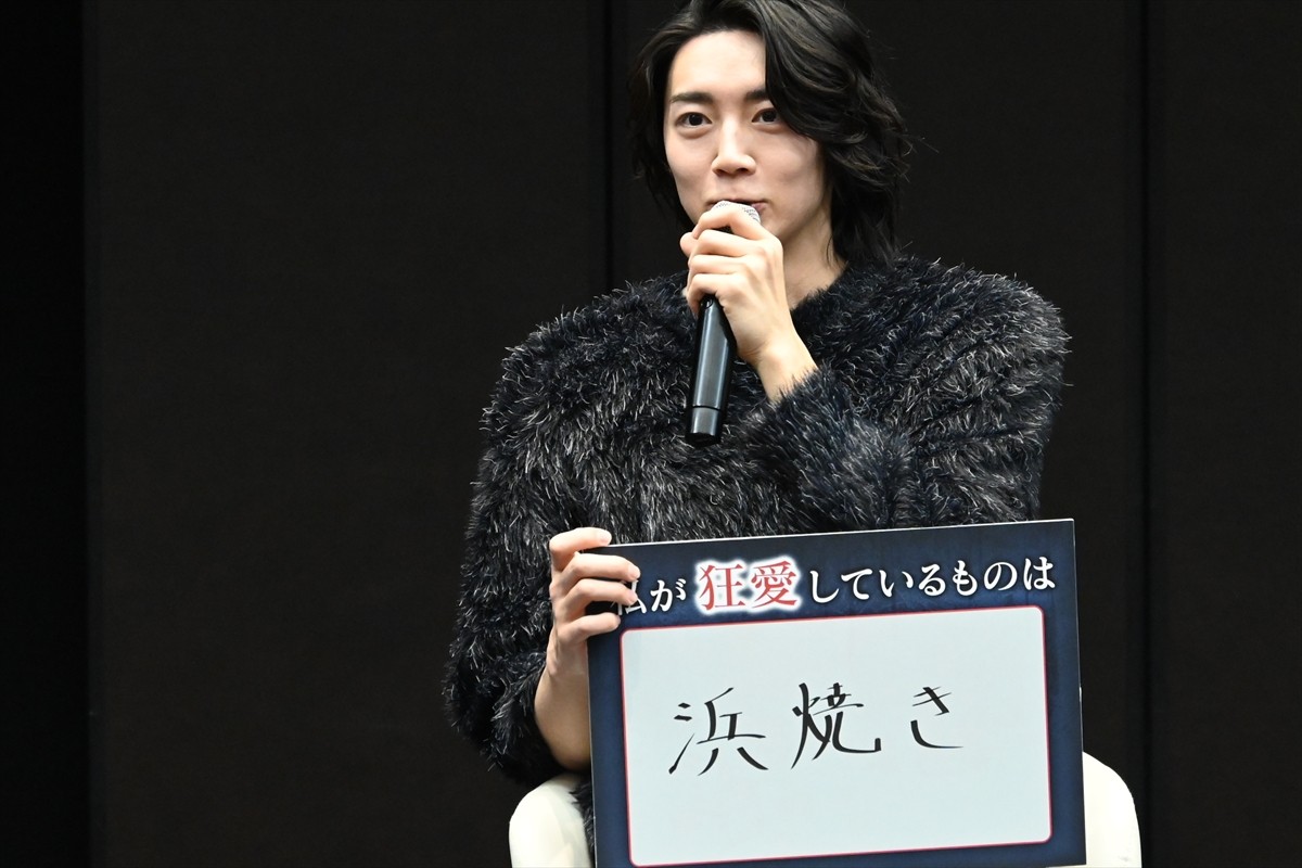 松下由樹、山口紗弥加と激しい取っ組み合いのシーン撮影！　野村康太も啞然
