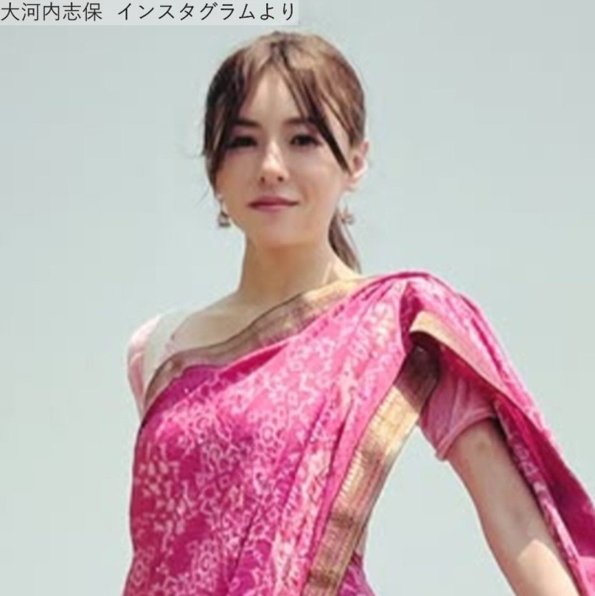 53歳美魔女モデル・大河内志保、インドでのサリー姿が「スタイル抜群」　元夫は新庄剛志