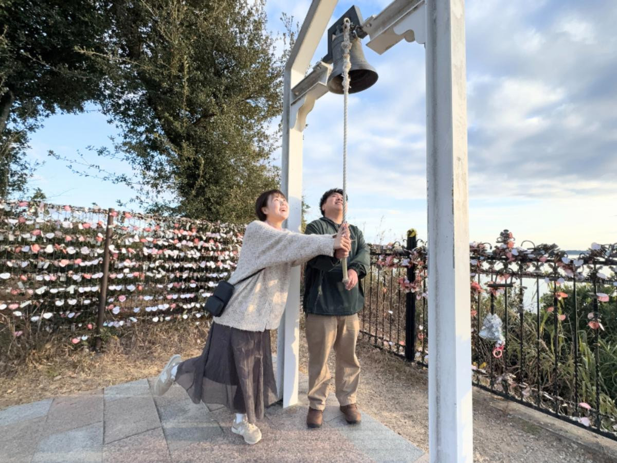 20250428「くぼたびが考えた 自撮りに役立つ三脚みたいな お財布スマホショルダーバッグBOOK」