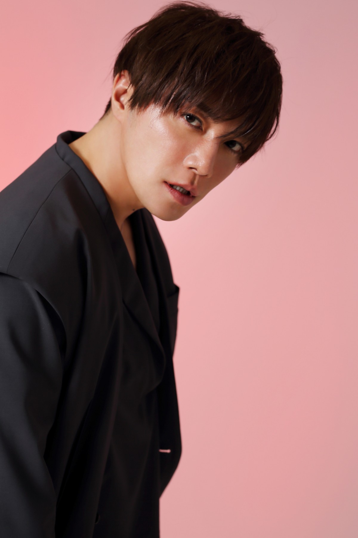 成宮寛貴、8年ぶり俳優復帰作で魅了　42歳変わらぬビジュアルの秘密とは？