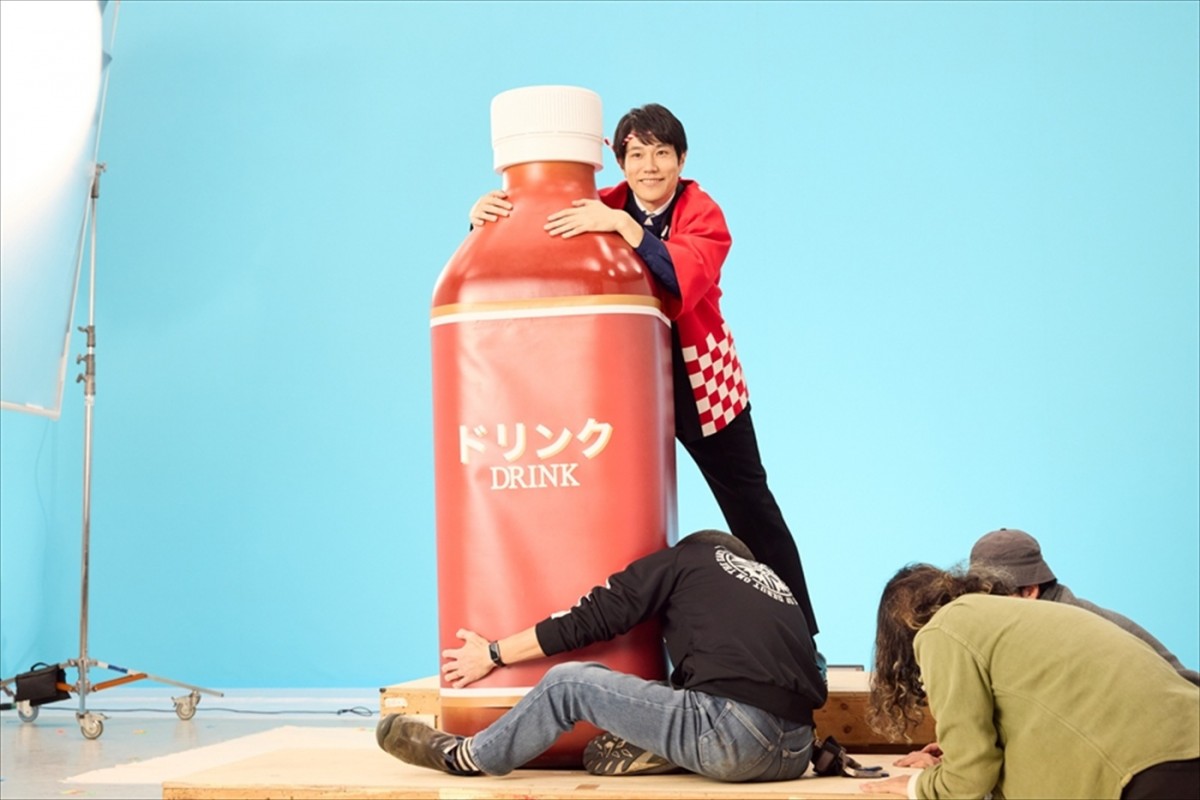 松山ケンイチ＆王林出演のローソン新CMが4.7放送開始、メイキング＆インタビュー到着　松山のりんごの木を育てる目標を王林が応援