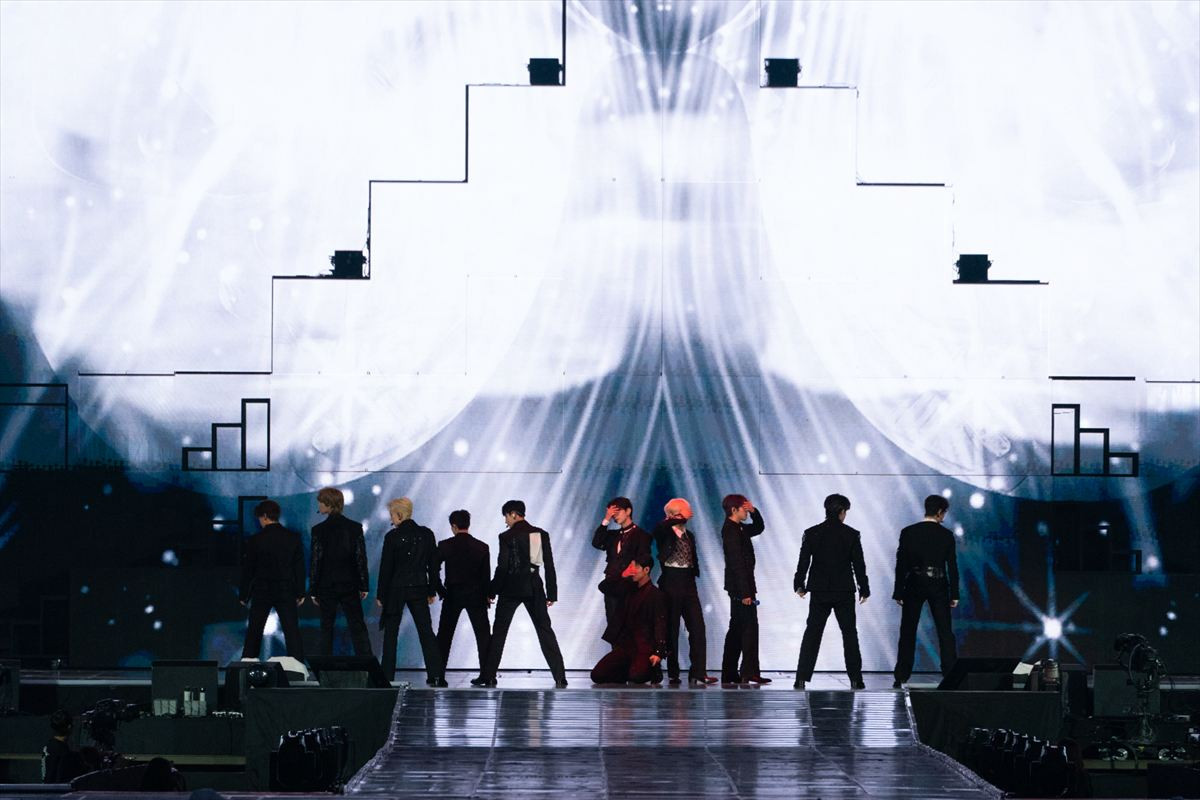 映画『SEVENTEEN ［RIGHT HERE］ WORLD TOUR IN CINEMAS』パフォーマンスカット