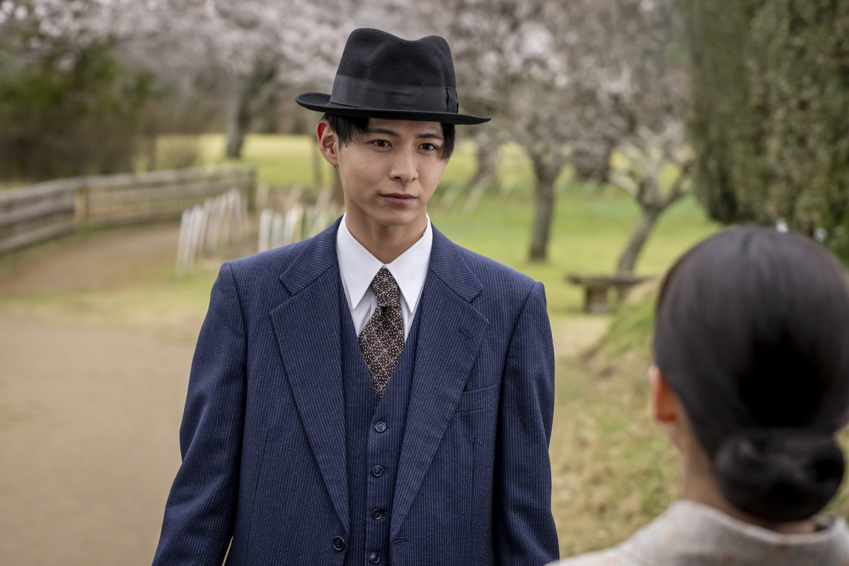 『波うららかに、めおと日和』第2話　“なつ美”芳根京子、旅先で“瀧昌”本田響矢の軍服姿に見惚れる