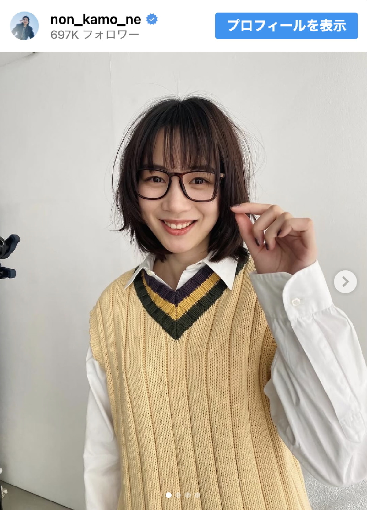 のん、知的かわいい学生風な古着コーデに「文学部学生感が素敵」