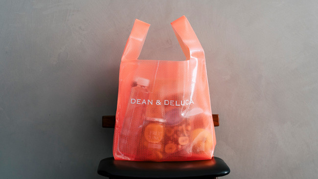 DEAN & DELUCA“雨の日が待ち遠しくなる”バッグ登場！ フルーツを思わせるビタミンカラーがかわいい