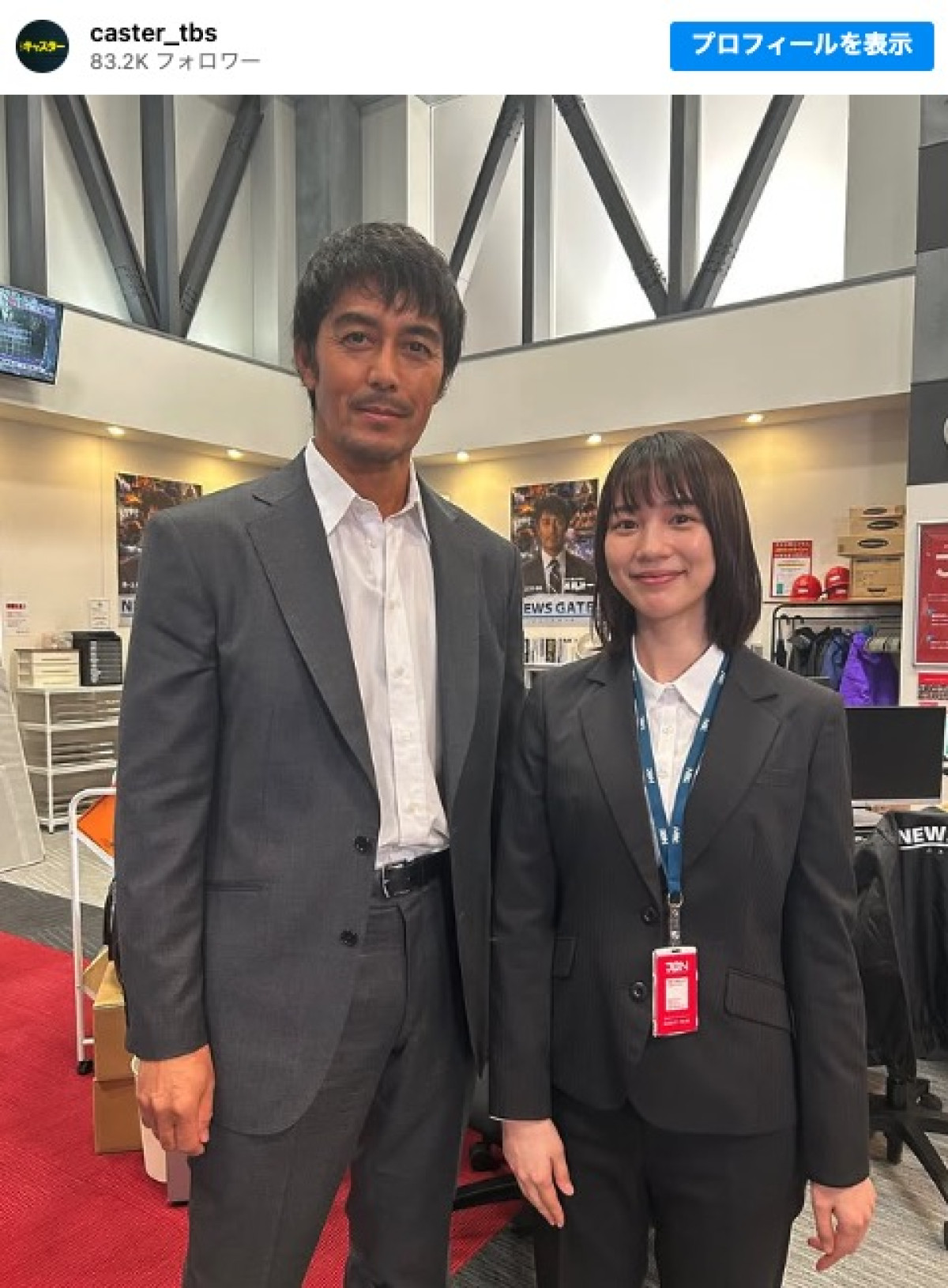 11年ぶりに民放ドラマに出演するのん（右）と阿部寛（左）　※ドラマ『キャスター』インスタグラム