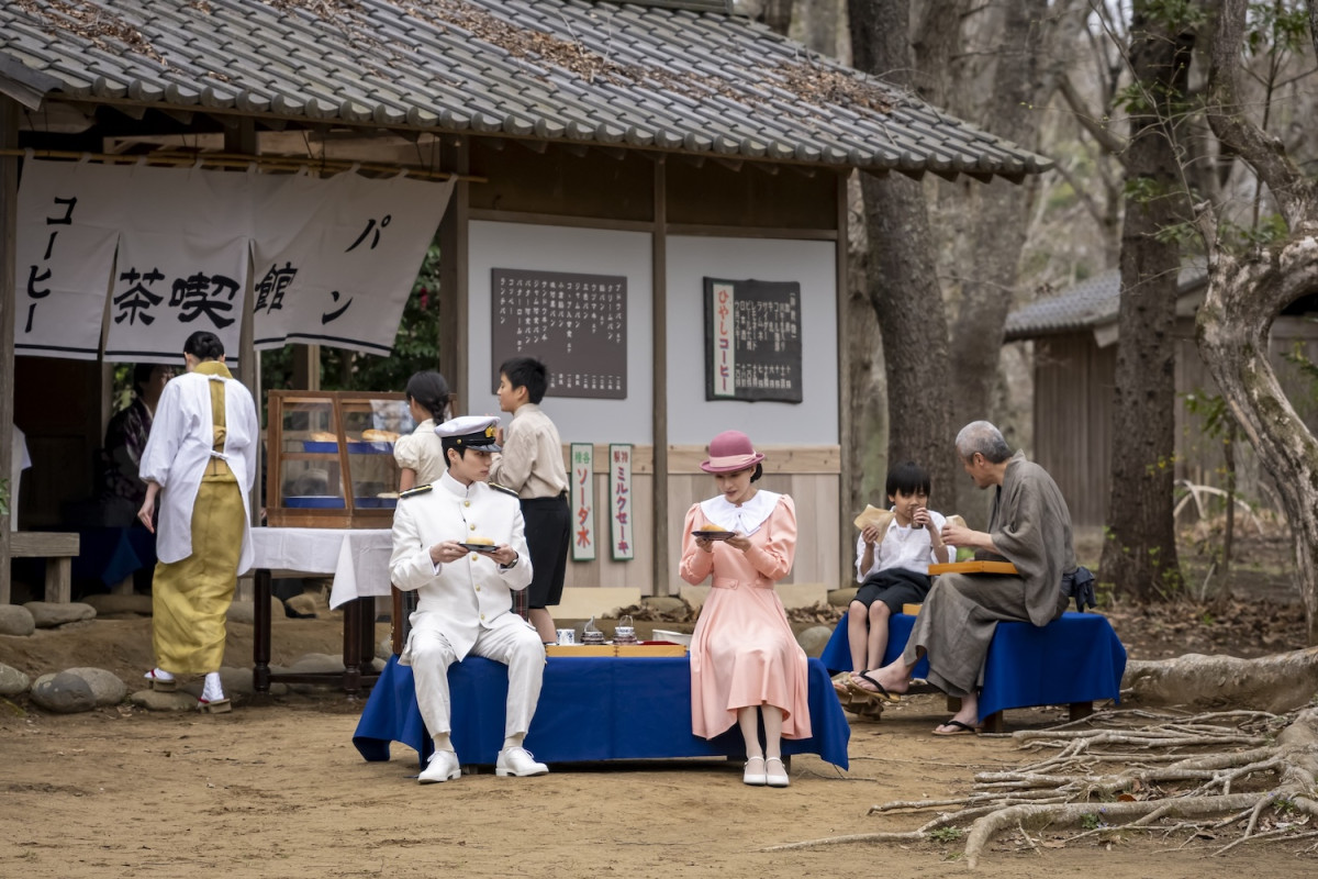 『波うららかに、めおと日和』第2話　“なつ美”芳根京子、旅先で“瀧昌”本田響矢の軍服姿に見惚れる