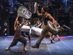 ライブパフォーマンスショー「STOMP ストンプ」より