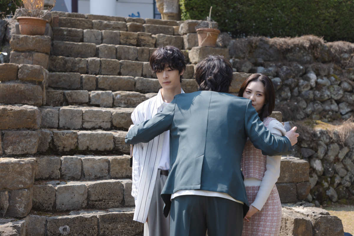 『魔物』第4話　“凍也”塩野瑛久に殴られた“あやめ”麻生久美子、自分の気持ちと葛藤