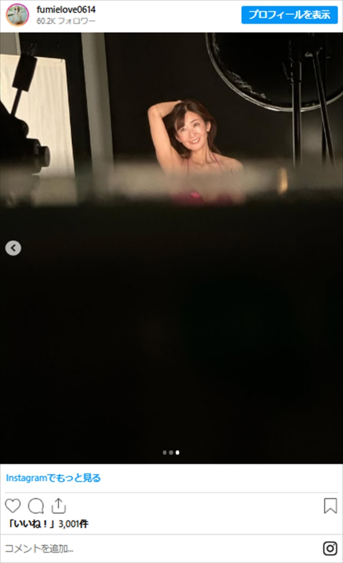 中島史恵56歳、水着で美しさ全開！　“最強プロポーション”に衝撃　海辺でポージング