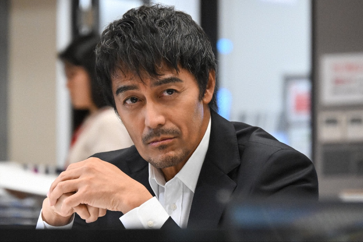 『キャスター』第4話　“進藤”阿部寛、盗撮事件が発生した女子中学校の取材に同行