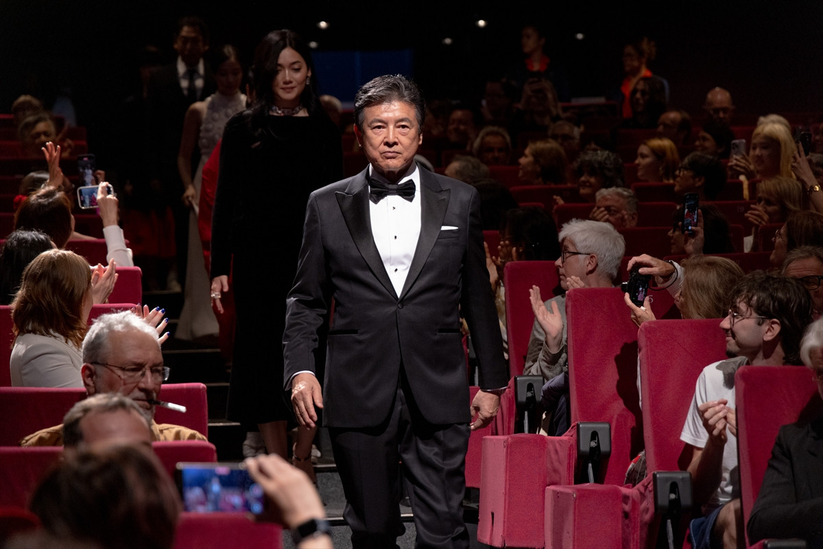 広瀬すず、白のノースリーブドレスで10年ぶりにカンヌ降臨「今回は思う存分楽しみながら浸りたい」