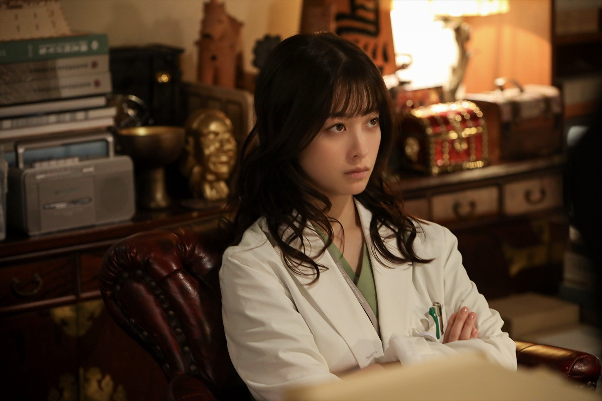 『天久鷹央の推理カルテ』第6話　遺体が瞬間移動!?　“鷹央”橋本環奈「この事件は警察にも私にも解決できない」