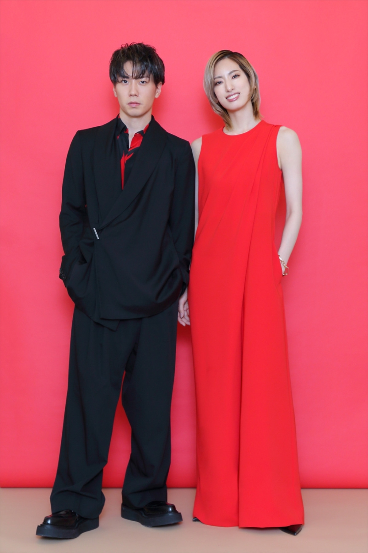 柚香光＆早乙女友貴、“宝塚退団後初の芝居舞台”＆“準劇団員”のふたりが語る「劇団☆新感線」の魅力