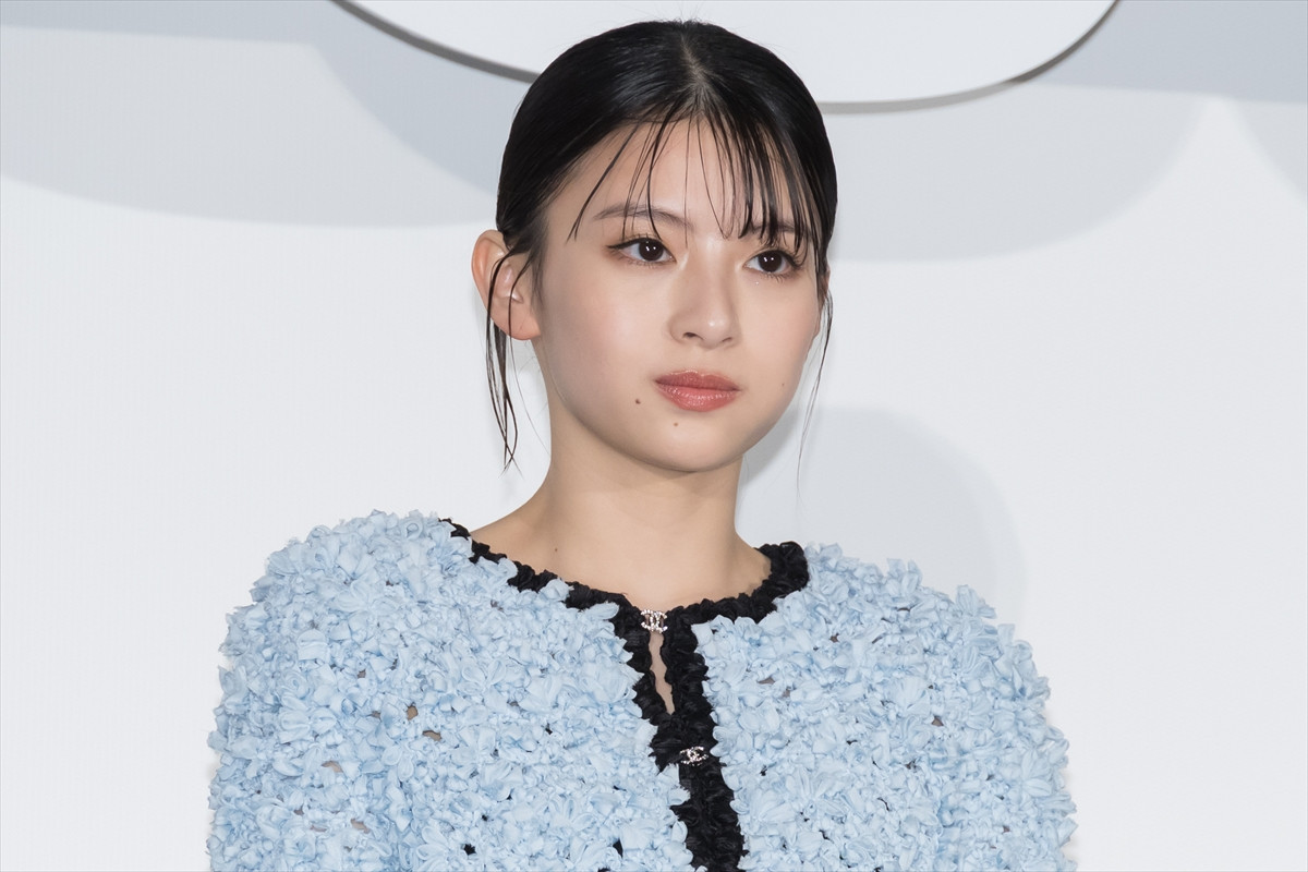 Aぇ! group・佐野晶哉、監督との筋トレで“ムッキムキ”アピール「脱いだらすごいですよ。絶対に脱がないですけれども」