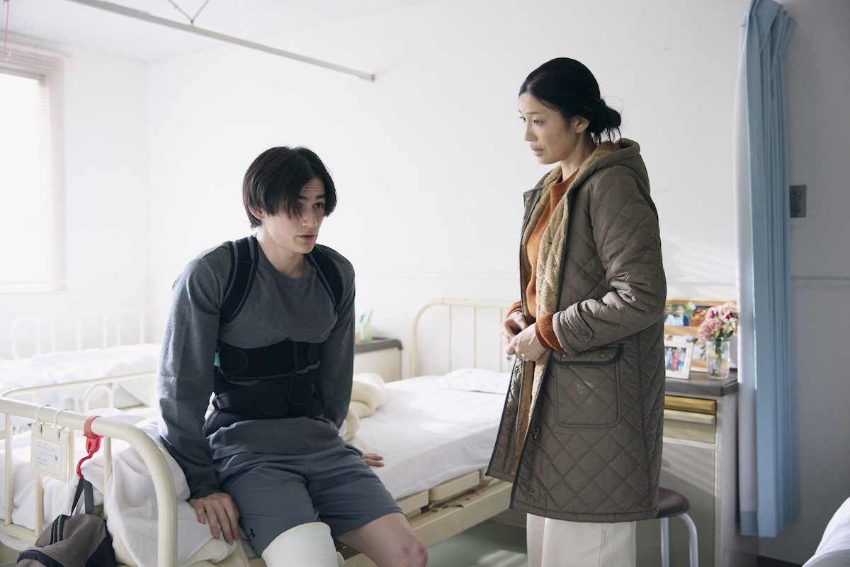 『イグナイト』第3話　“宇崎”間宮祥太朗、ケガをした外国人技能実習生の職場を訪れる