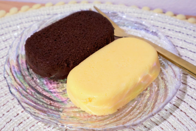 「ローソン」、“ふわしゅわ”新食感スイーツ誕生！　チーズとショコラの2種を食べ比べてみた