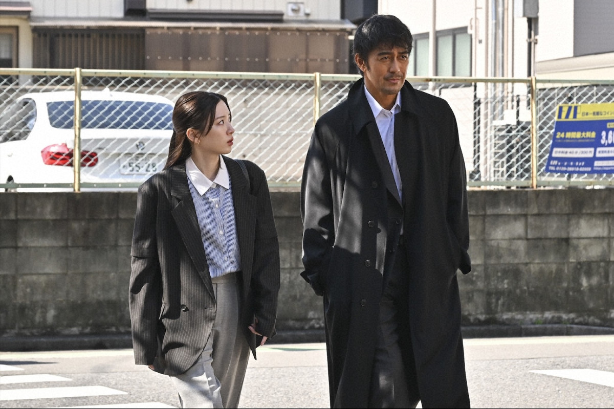 『キャスター』第4話　“進藤”阿部寛、盗撮事件が発生した女子中学校の取材に同行