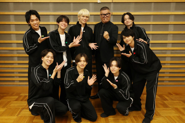 5月18日放送の『タイムレスマン』より(上段左から)原嘉孝、松島聡、篠塚大輝、長谷川忍(シソンヌ)、菊池風磨、 (下段左から)寺西拓人、猪俣周杜、橋本将生、佐藤勝利