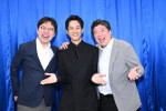映画『フロントライン』松坂桃李とモデルになった“実際のヒーロー”の再会記念ショット