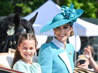 キャサリン妃＆シャーロット王女、トゥルーピング・ザ・カラーにおそろいルックで登場