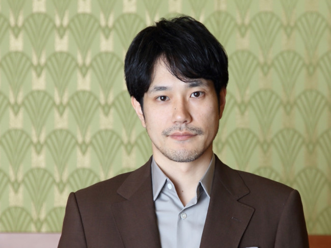 松山ケンイチが食べ方指南！　ローソン「盛りすぎ！ ふわもち生シフォン」が“潰れた時”の対処法が「お見事！」「天才」と話題
