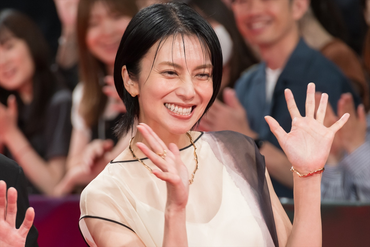 綾野剛、ファンへの気遣いに拍手「体調とか悪くなったらすぐ言って」