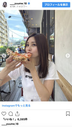 林ゆめ、大きなピザと無邪気スマイルを披露　※「林ゆめ」インスタグラム