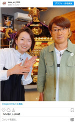 『モヤモヤさまぁ～ず2』第2代アシスタントを務めた狩野恵里アナ（左）、大竹一樹と2ショット　※「狩野恵里」インスタグラム