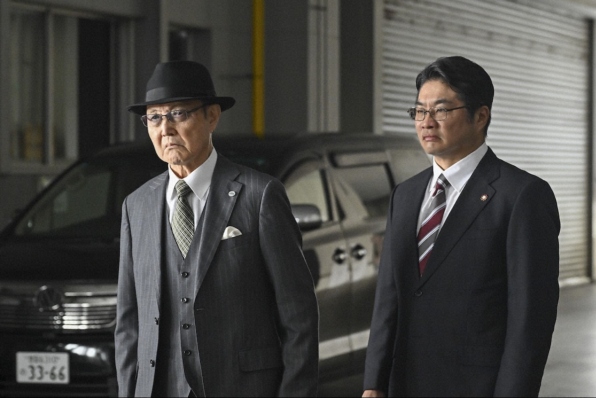 『キャスター』第9話　“進藤”阿部寛、スキャンダル発覚後も取材を継続　番組を揺るがす大事件が発生
