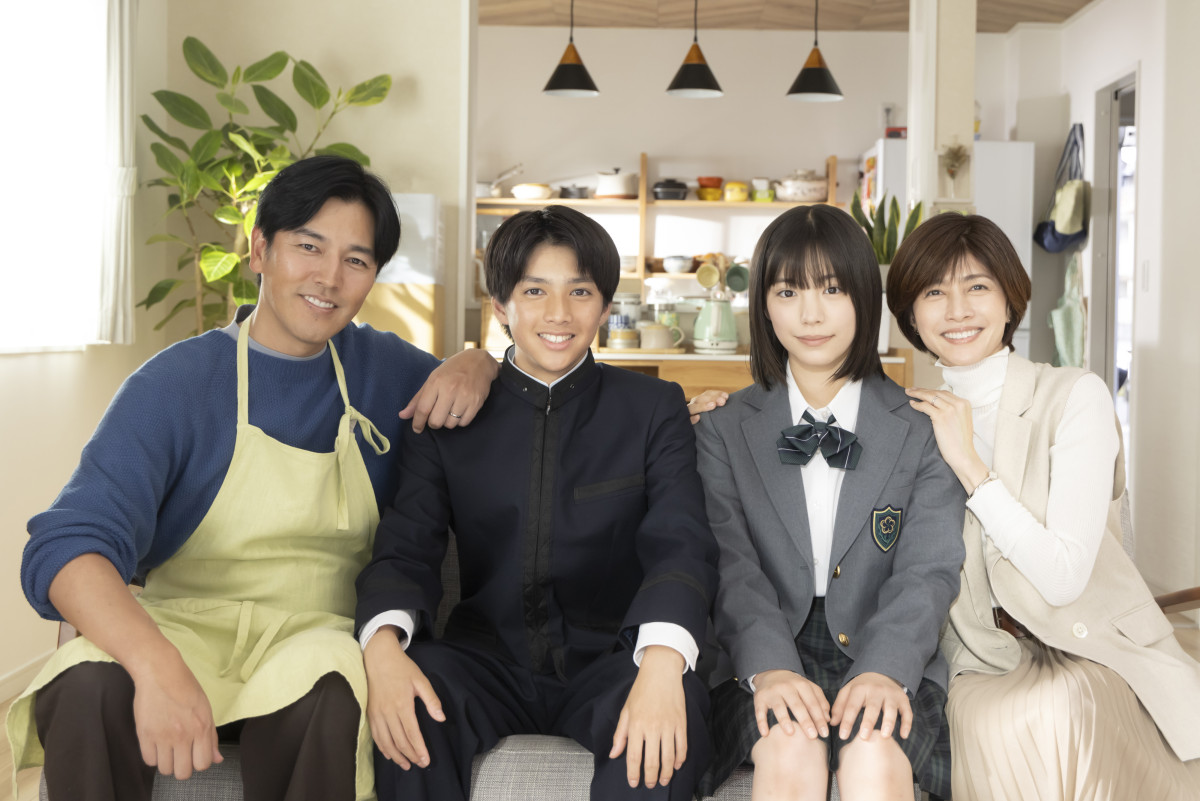 ドラマ『ちはやふる-めぐり-』に出演する(左から)要潤、榎本司、當真あみ、内田有紀