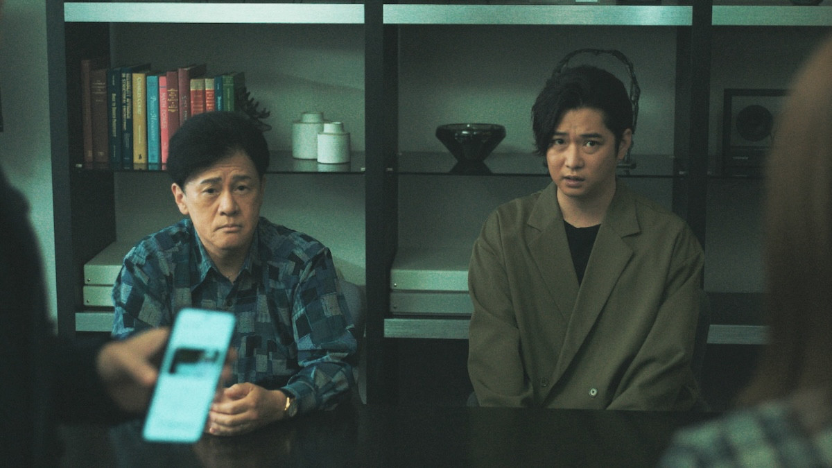 『ダメマネ！』“真田”山田涼介、衝撃ビジュアルにツッコミ続々「不審者www」「変装がド下手だ笑」